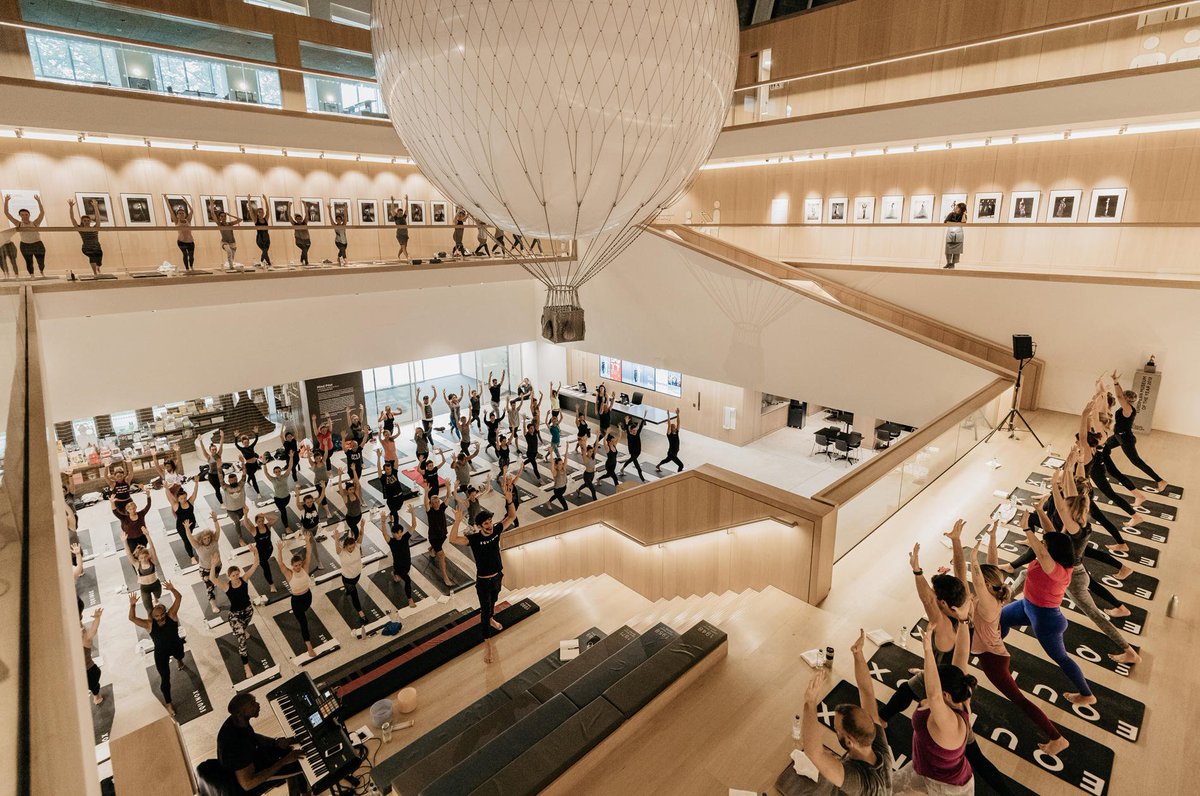 DesignMuseum's tweet photo. @Equinox hosts a live yoga session as part of #LDF18, below an interactive #MindPilot installation by @loopph | To celebrate the start of the new year, the Design Museum looks back at some of the highlights of 2018 ⭐ What are your favourite memories of this year? #NewYearsEve https://t.co/B0MZP0CpMZ