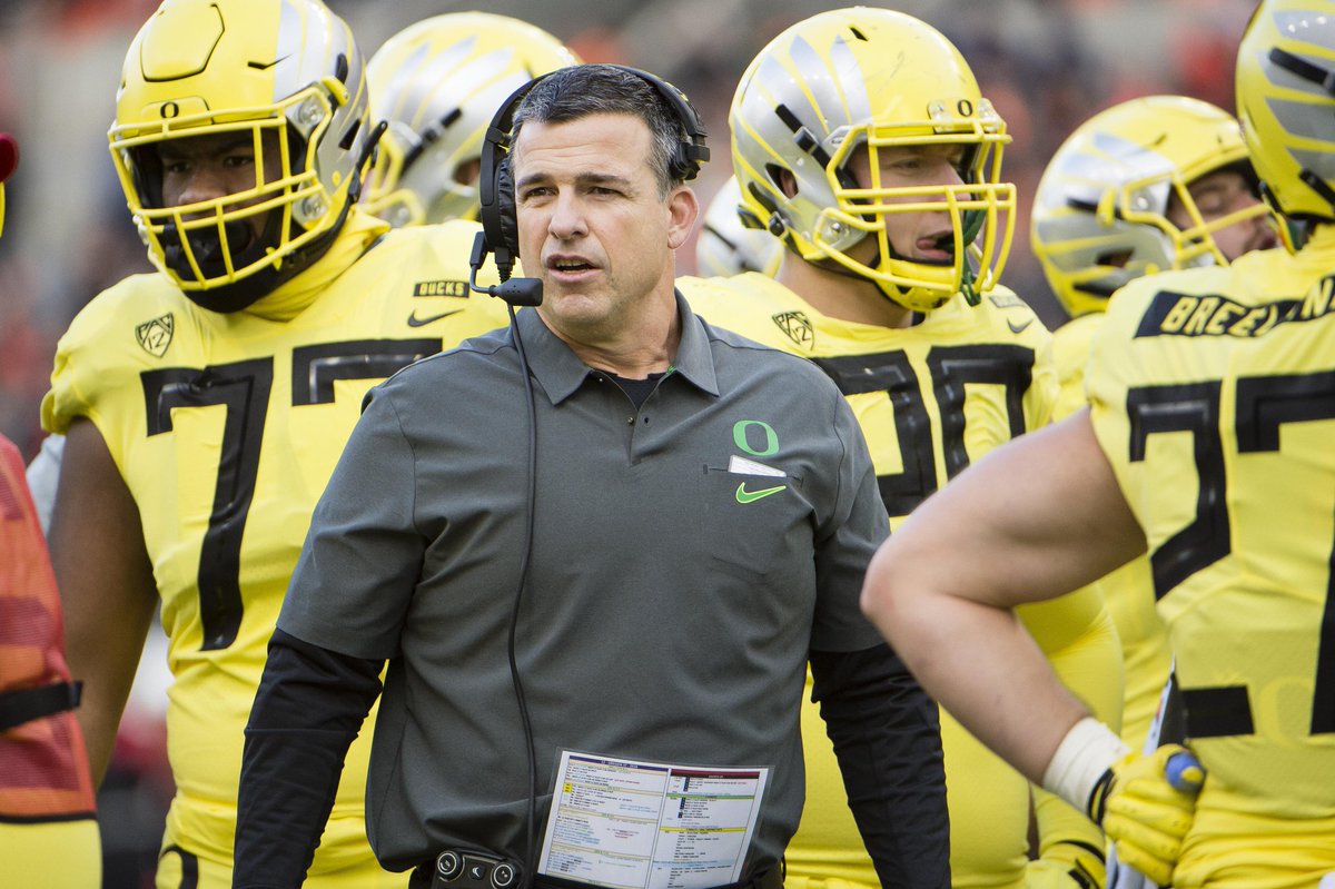 BriAmaranthus's tweet photo. What should @oregonfootball's 2019 resolution be?! 🏈🎉Happy New Year! #GoDucks https://t.co/bQ5UpXFozm