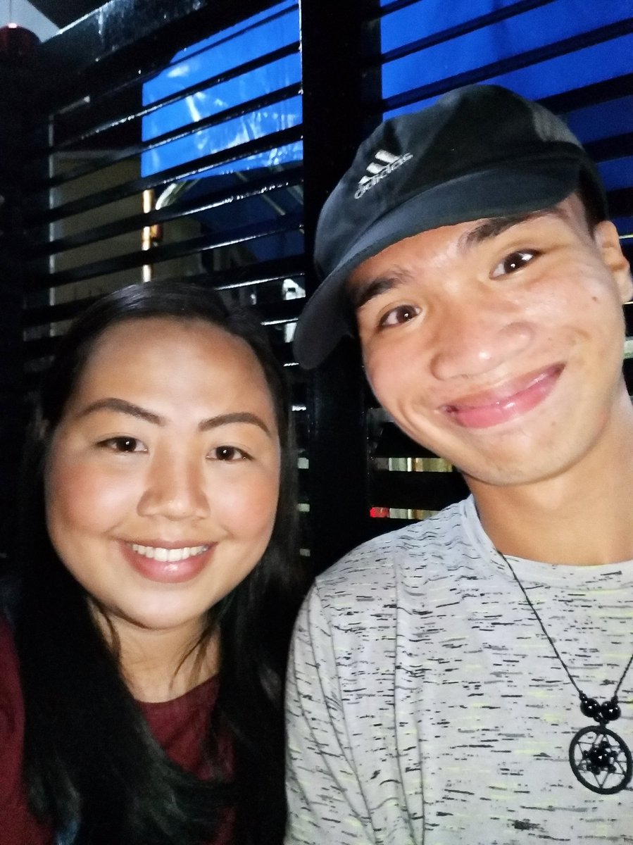mrthrsdlfuente's tweet photo. Unexpected New Year! ❤️🎆 Akala ko after 12mn pa siya pupunta kela tita. Tapos paglabas ko ng 11:55pm nandun siya kela tita. Hahahaha!! 😂 Thank you for celebrating new year with me! ❤️✨ 
#FirstNewYearTogether 👫💑❤️ https://t.co/o1nSR9W8Qi