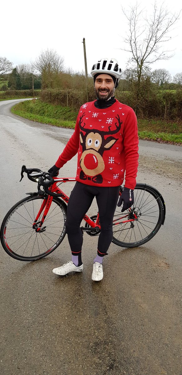 Traditionnelle sortie du 31 avec <a href="/MalweenBodin/">Malween</a>.A défaut d'être sur le vélo, j'étais derrière le volant. Hâte de retourner à l'entraînement et pk pas avec <a href="/weiss_jordy/">Jordy Weiss</a>, champion de l'union européenne des welters et mayennais!🥊
📸 <a href="/gildasmenguy/">Gildas Menguy</a> 
@VitalConcept_CC <a href="/JustinBridouu/">Justine</a>