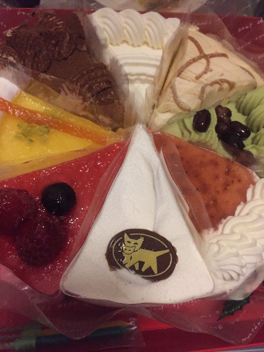 PopopoS7's tweet photo. 会社から貰ったケーキ意外と可愛い（笑） https://t.co/trUWARbzd4