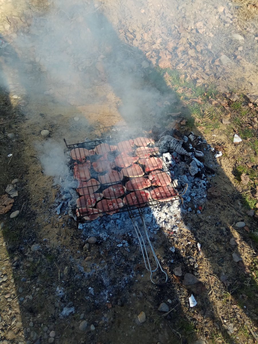 Os deseamos a todos un gran final de año, nosotros lo despedimos con un entrenamiento y una comida de fin de año!!! 
#FelizAñoBlanquiazul
#NoReblamos