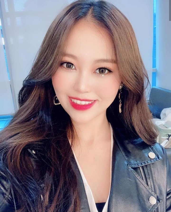 cheheepics's tweet photo. hi guys, i want to say thank you soOoOoo much for your follow in this acc 💗 keep loving our pretty princess chehee, hope next year will be great!! #HappyNewYear #HappyNewYear2019 https://t.co/wJrguDfJGu