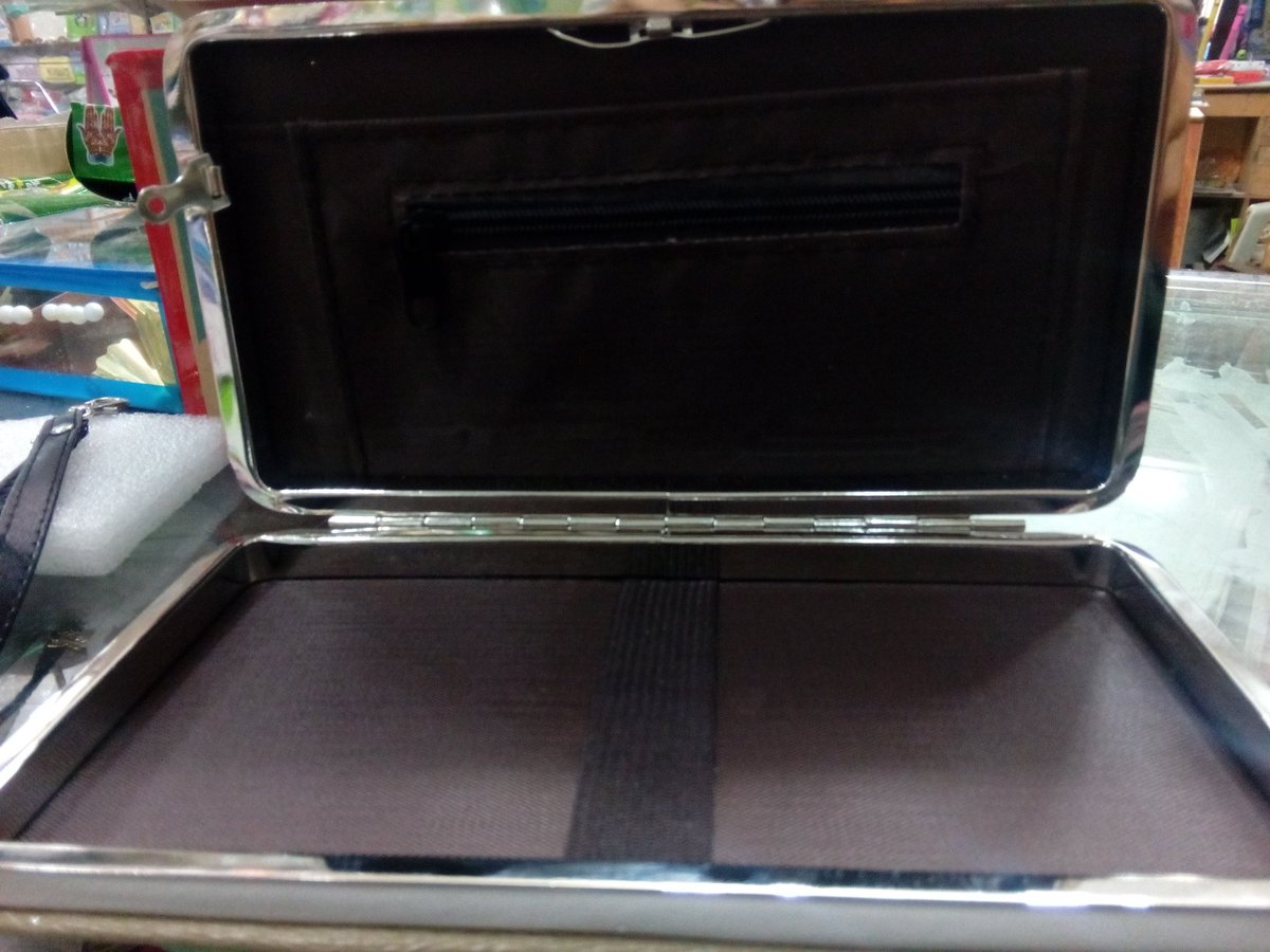 381Sam's tweet photo. Mobile and money handler pouch 
Rs pkr 450 only https://t.co/EGcGQoEdOC