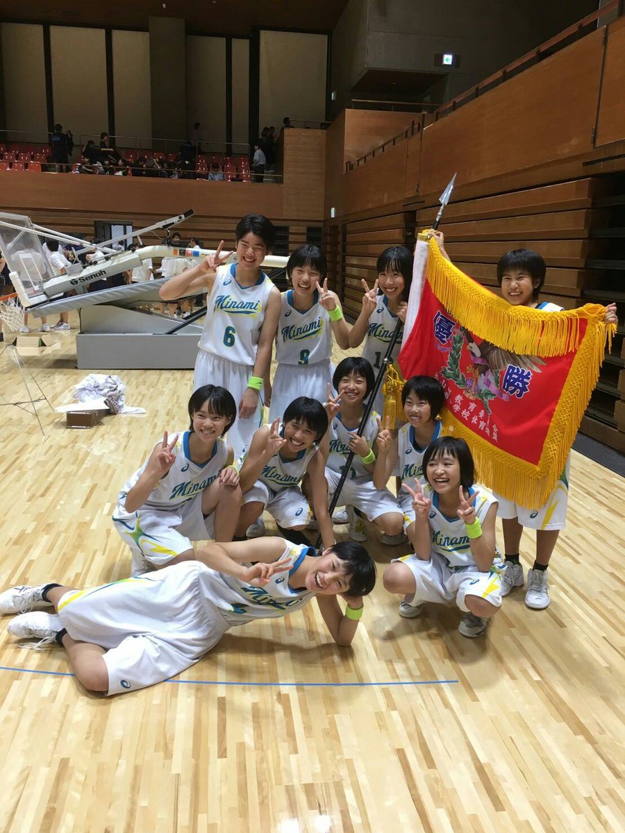 0s8a0k0i's tweet photo. 2018年も内容の濃い1年でした。バスケ部の仲間はさきの自慢の仲間です.この仲間とバスケができて、頑張ってよかった。
ありがとう。さきに沢山の思い出をくれてありがとう
最強で最高の10人がだいすき！！！ https://t.co/fmS97tMsiM