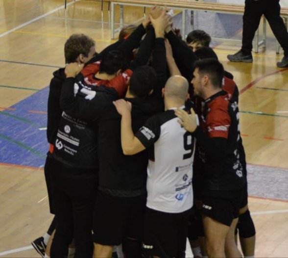 voleypinto's tweet photo. @Caredent @grupoegido @zigzagdigital @FisioPinto @Cons_Noma @Bizum_ES @dominos #amestoyabogados @kids_us #trainingplace @AytoPinto #pqcentropinto @HPrincesa_Eboli #elrefugiopinto Gracias por hacer realidad nuestros sueños! Que 2019 haga realidad los vuestros! https://t.co/yLrAfP5crX