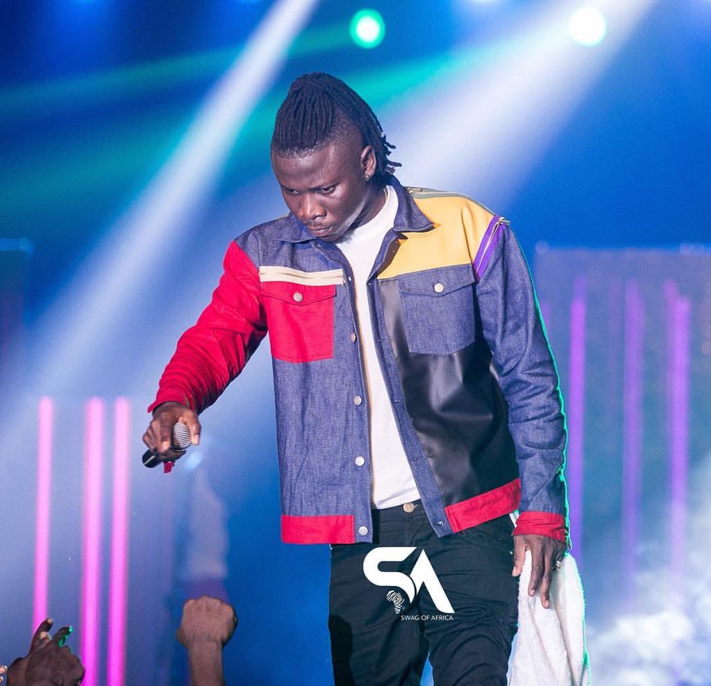 attotetteh's tweet photo. Coat of many Colours. The Stonegod @stonebwoyb in a Custom made Atto Tetteh Denim-Leader Jacket.
Styled by :@TrendyRail 💉
#Attotetteh #BhimConcert #bhimnation #BhimConcertDEC28 https://t.co/YO4sW0Jg4E