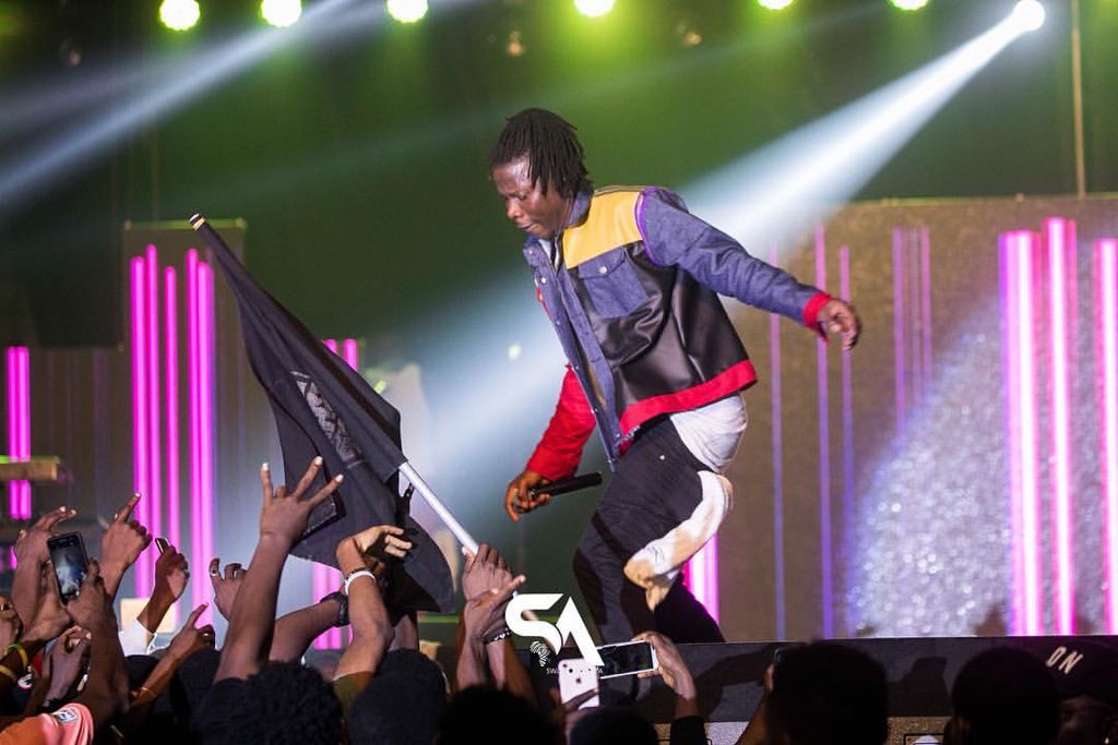 attotetteh's tweet photo. Coat of many Colours. The Stonegod @stonebwoyb in a Custom made Atto Tetteh Denim-Leader Jacket.
Styled by :@TrendyRail 💉
#Attotetteh #BhimConcert #bhimnation #BhimConcertDEC28 https://t.co/YO4sW0Jg4E