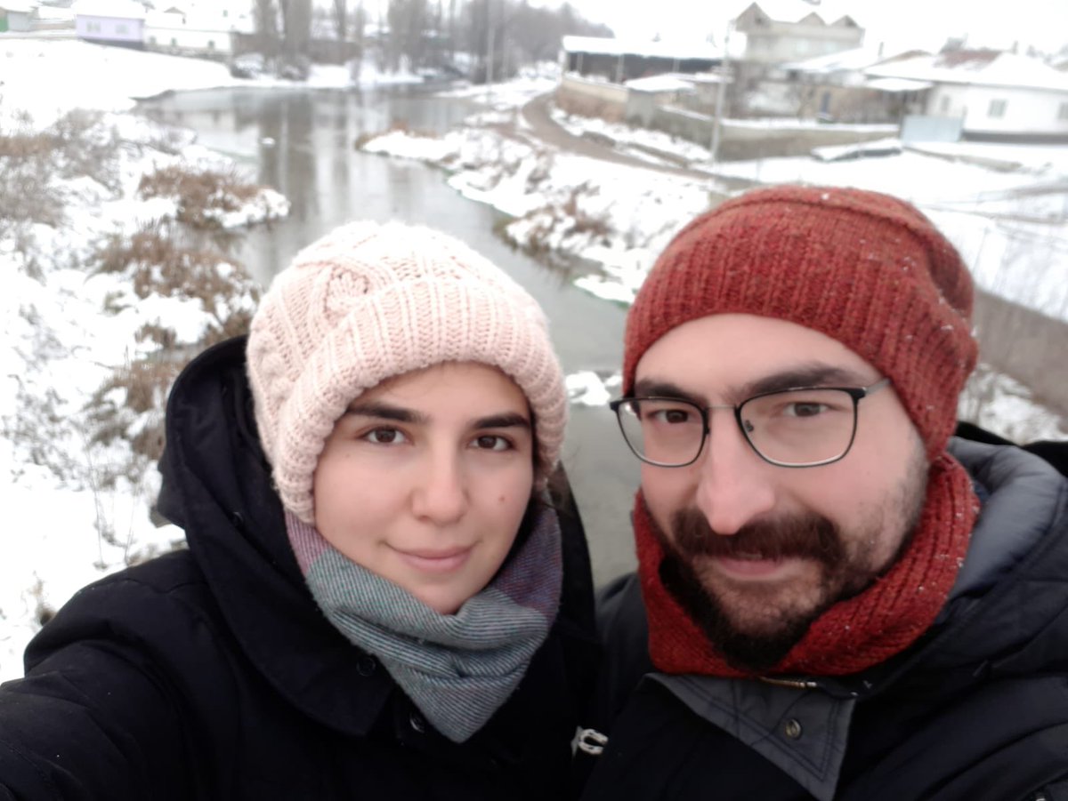 “Yılların ve günlerin olduğu yerde zamanlar,durum değişikliklerinin olduğu yerde durumlar hüküm sürer”(Niteliksiz Adam 4.Cilt)

Yeni yılı kutladığımıza göre zamanın hüküm sürdüğü bir çağda-yerdeyiz.Durum değişikliklerinin kutlandığı çağ-yer temennisiyle,YENİ YILINIZ UMUTLU OLSUN!