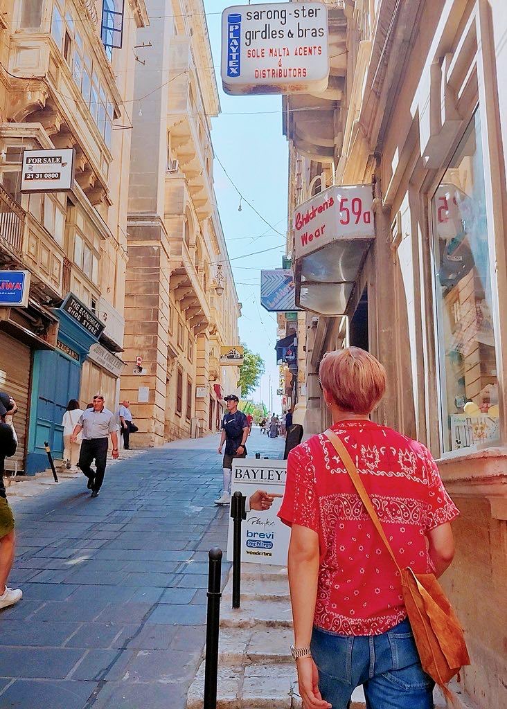 HobiDoobiDoo's tweet photo. Cute story: 
I went to Malta before the BTS concert and I threw a coin in the Triton fountain and I wished to get the barricade at the concert, My dreams came true! BTS is truly lucky for me 💜💜
With 2018 ending- Thank you BTS
#ARMYISBEAUTY #ARMYSeIcaDay #ArmyIsBEAUTY @BTS_twt https://t.co/shIKHNue2G