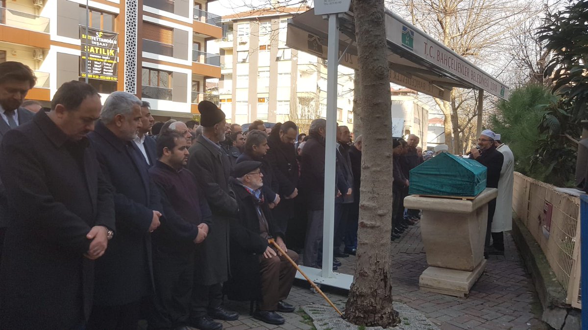 Genel Başkan Yardımcımız Abdullah Aslan'ın vefat eden kayınvalidesinin cenaze namazına katıldık. 
Merhumeye Allah'tan rahmet, yakınlarına sabr-ı cemil niyaz ediyoruz.