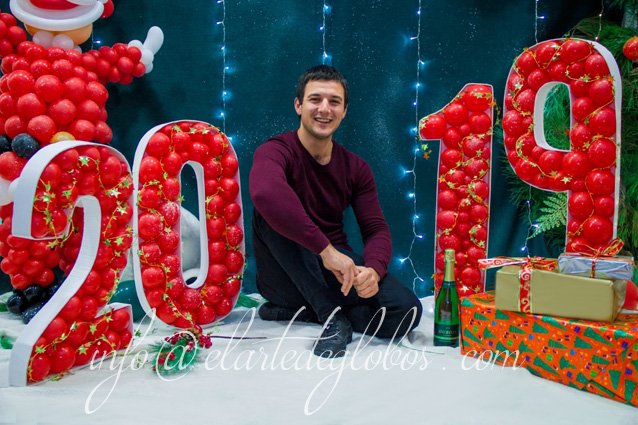 ElArtedeGlobos's tweet photo. ¡Damos la bienvenida al 2019 con mucha ilusión y nuevos retos! 🎅🥂🍾
Feliz Ano nuevo para todos y gracias por acompañarnos durante 2018!!!❤️🥂😍
#elartedeglobos #Happy2019 #FelizAnoNuevo2019  #Barcelona https://t.co/vjVmlTEFTf
