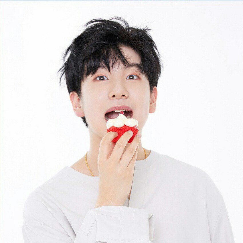 horntll1322's tweet photo. 트친분들 해피뉴이어예요 좋은 결말인18년도는 아니지만 2019년도는 행복한 일만 있을거예요!!사랑합니다!!!앞으로 쭈욱 같이 가고싶어여!!!❤❤❤ https://t.co/hokWs8Kg94