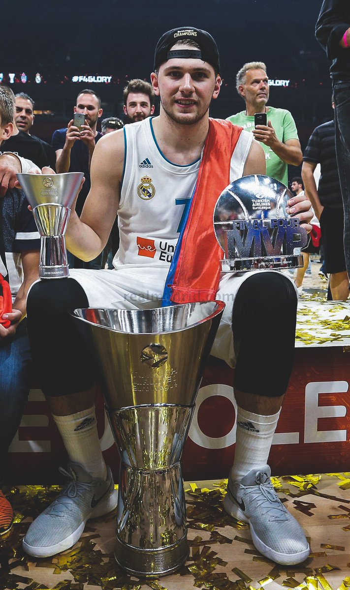HoopsReturnsPic's tweet photo. El 2018 de @luka7doncic:

• Campeón Euroliga
   - Rising Star Euroliga
   - MVP Euroliga
   - MVP Final Four Euroliga

• Campeón ACB
   - Mejor joven ACB
   - MVP ACB

• 3er pick Draft NBA
   - Rookie del mes (NOV) en el Oeste https://t.co/JYCPvcxvRG