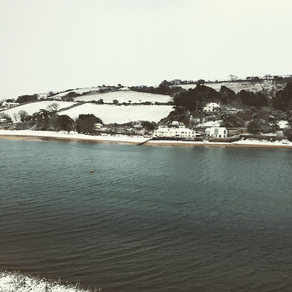 SalcombeUK's tweet photo. 2019 is just around the corner and we can't help but think what an amazing year it's been here in Salcombe! From sledding and skiing, to sunbathing in the scorching heatwave, Salcombe has boasted the best of all weather, and we can't wait for 2019! https://t.co/zdFsIT5wmK