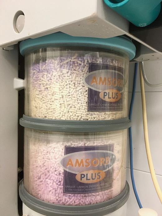 _Anesthesiology's tweet photo. Images in #Anesthesiology: Color change at opposite ends of carbon dioxide absorbent canisters. #amsorbplus #anesthesia #anaesthesia https://t.co/7u7ZapY37y https://t.co/ruqm3Z3NRG