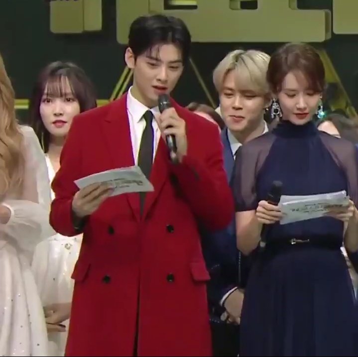 BTS_ARMY_INT's tweet photo. when you catch that one classmate trynna steal a glance at your exam papers, but they fine af so you let em https://t.co/2KGXqamGhV