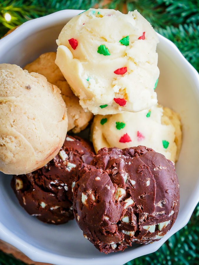 Raw Cookie Dough: 3 Festive Ways (Egg-Free) whatcharlottebaked.com/2018/12/31/edi…