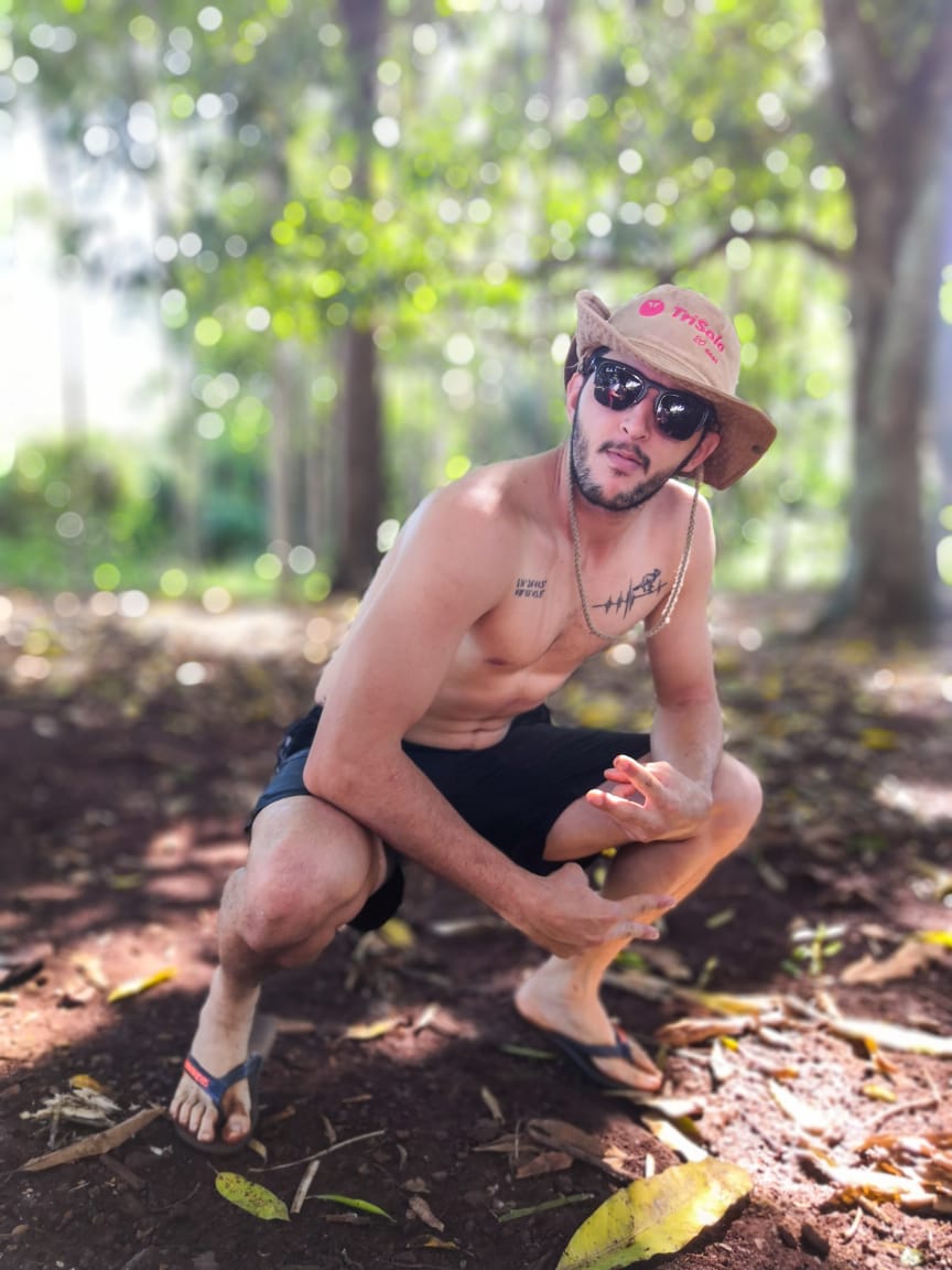 fabriciogms75's tweet photo. E noixxx ,Richard explorador da quebrada kkkk #PoseDaQuebrada https://t.co/Z3NjxPQaZk