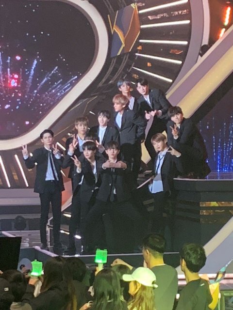 onglywoojin's tweet photo. I love you! @WannaOne_twt 
#영원히_워너원 
#언제나_워너원 https://t.co/uQDlbb6JyY