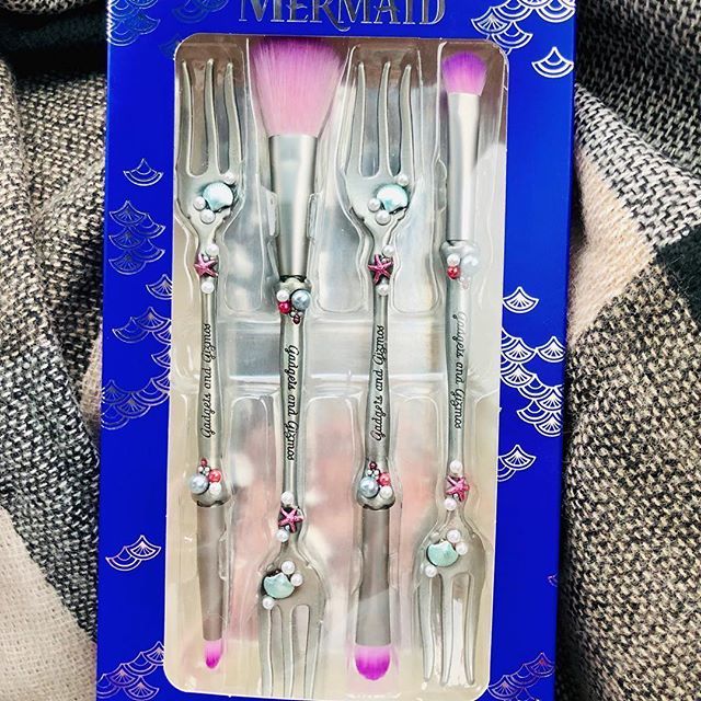 A Little Mermaid Dinglehopper Makeup Brush Set Exists It Ll Give