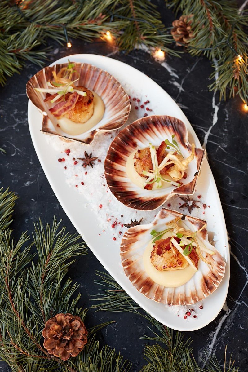 heddonstkitchen's tweet photo. Let the old year end and the New Year begin with the warmest of aspirations. Happy New Year! 🥳🥂 #NYE2019 #PartyLikeGordon https://t.co/MkOQjzq2y6