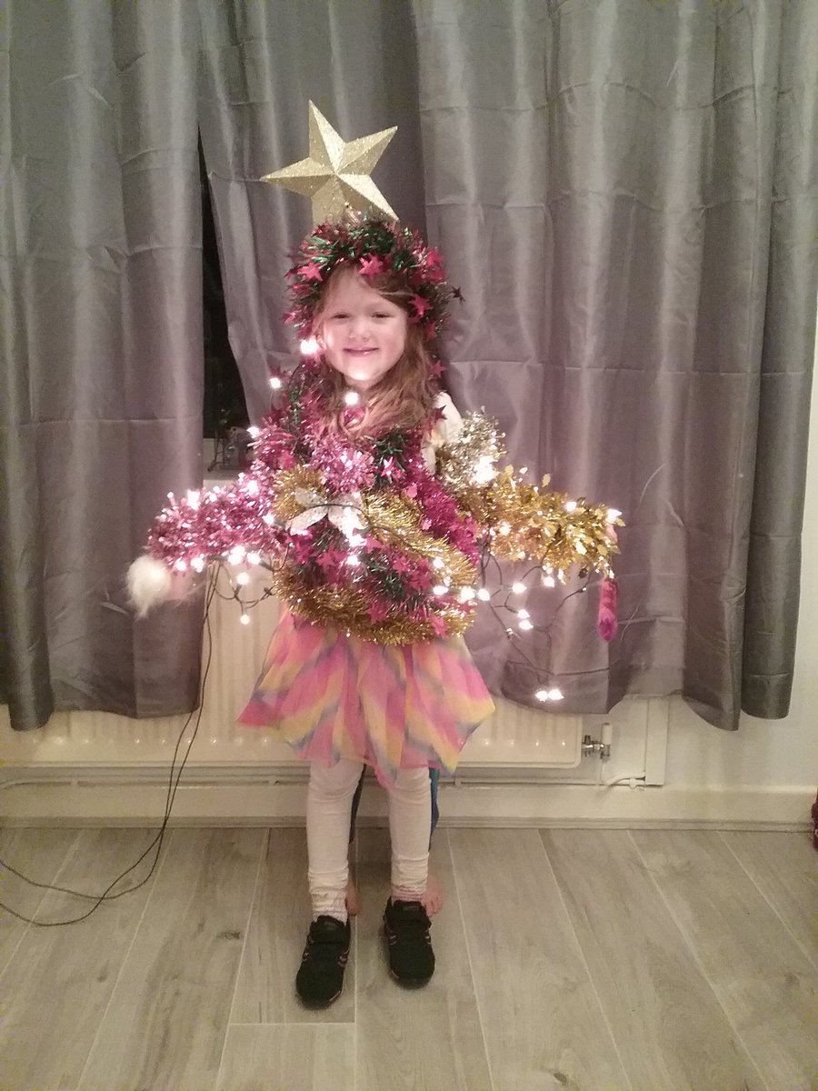 Steelhorse67's tweet photo. Human Christmas Trees #gishmas @mishacollins @GISH https://t.co/uiWcLMHhEl