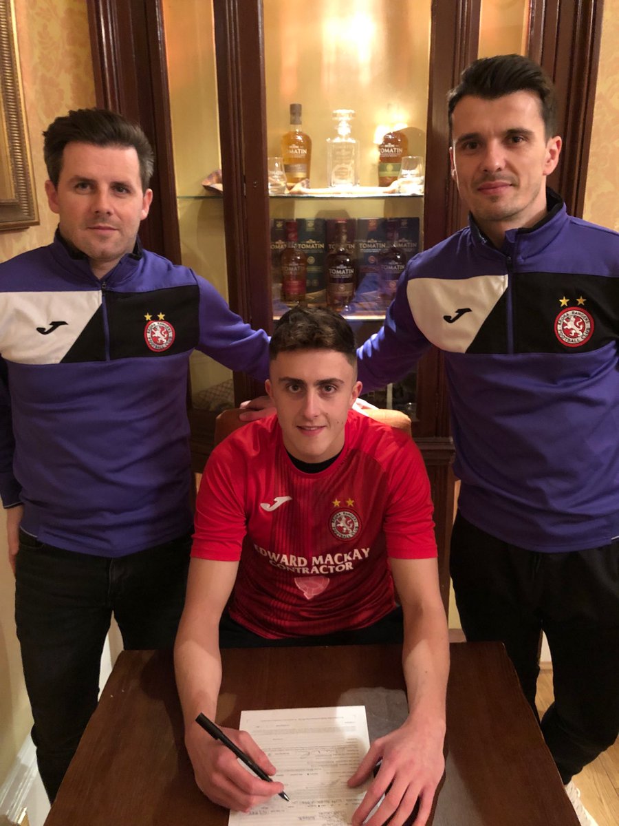 Brora Rangers announce the signing of Scott Davidson from Rothes.
Manager Steven MacKay “We are delighted to have signed Scott on a 2.5 year contact. He will add a different dimension to our play,he has all the qualities that we look for in player and he knows how to score goals.