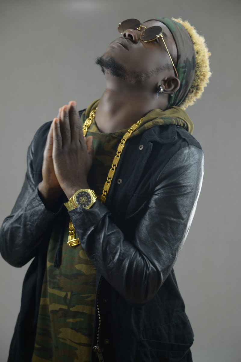 bmdelastreet's tweet photo. #2k18 s'achève et le bilan est positif.  #2k19 sera encore meilleur... merci au bon Dieu et à vous qui me soutenez depuis le debut... LONG LIFE  #Jsuis_Pas_Des_Leurs #13Generations #SLM_Production
Le nouveau clip est la👉🏽
https://t.co/wXvNZ4pr3l https://t.co/a5sp2WLAzz