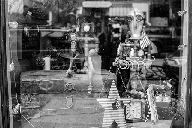 filmbeginnings's tweet photo. Shop Window - Voigtlander Bessa-R - Ilford Delta 400 - Industar N-61 52mm f2.8 - f2.8 1/60 - Blog in bio. Film Once A Day page.

#filmphotography #filmisnotdead #35mm #ishootfilm #35mmfilm #filmcamera #believeinfilm #istillshootfilm #filmisalive #issf_submit #filmlovephotogr… https://t.co/4Rjwg15SJK