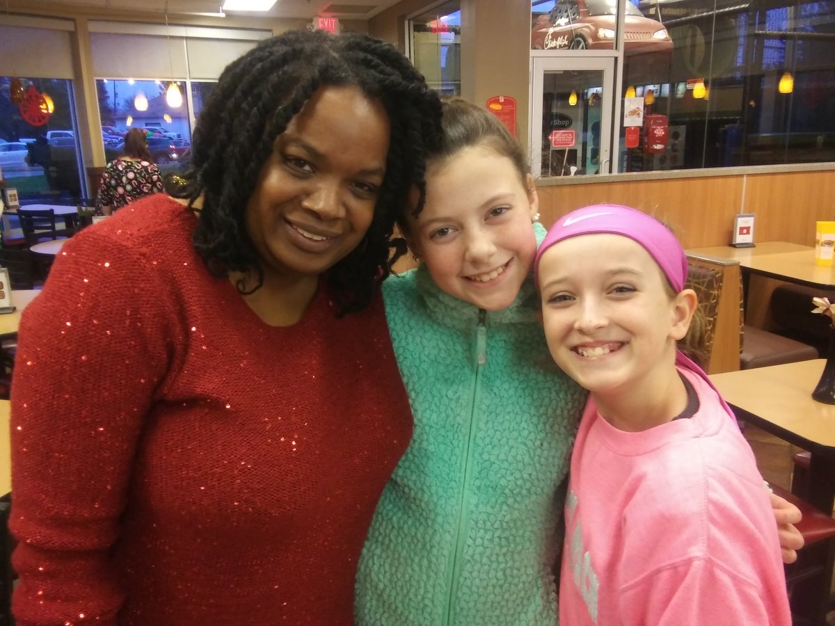 MrsGraceGreen's tweet photo. So happy to see my former froggies at the @GlenwoodPTG Fundraiser!  They still have GRIT!  #GlenwoodRocks https://t.co/iwDwe1AWPB