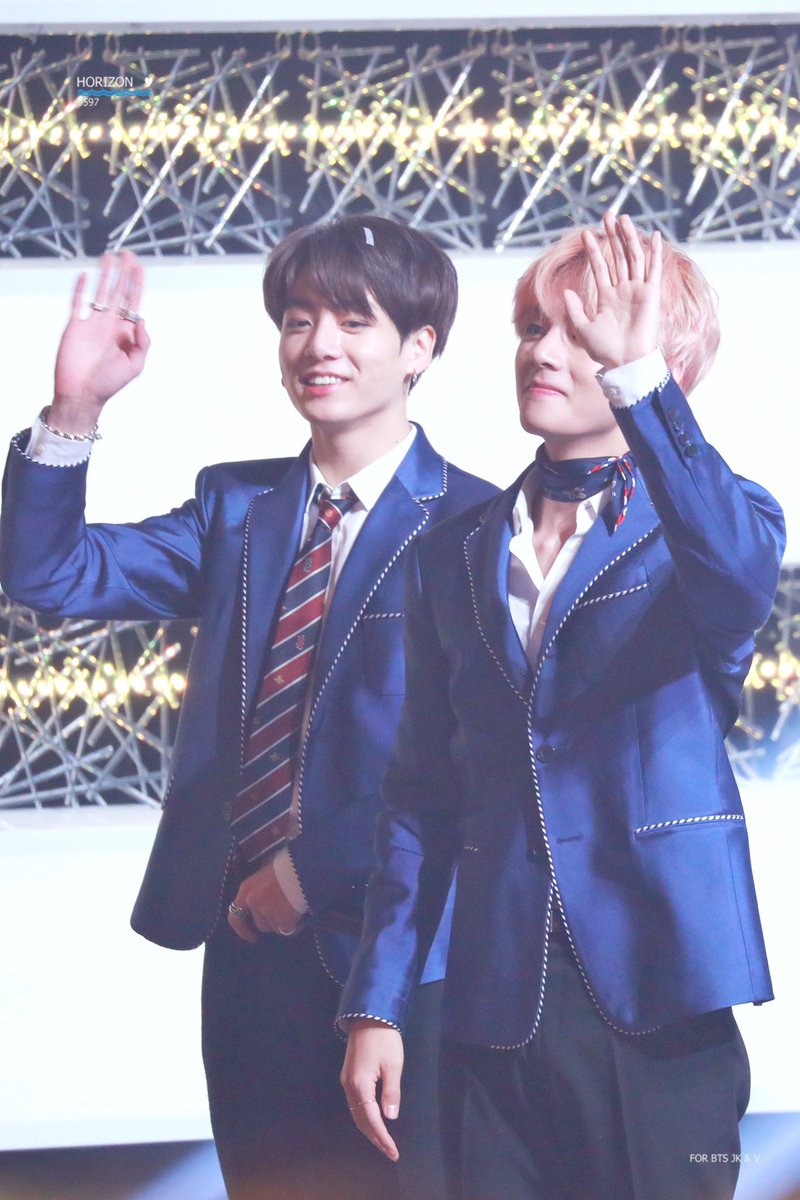 horizon_9597's tweet photo. 181231 MBC

ㅠㅠㅠㅠㅠㅠㅠ-🐰🐯

#방탄소년단 #BTS #전정국 #정국 #태형 #뷔 @BTS_twt https://t.co/SFn1d3lgTV