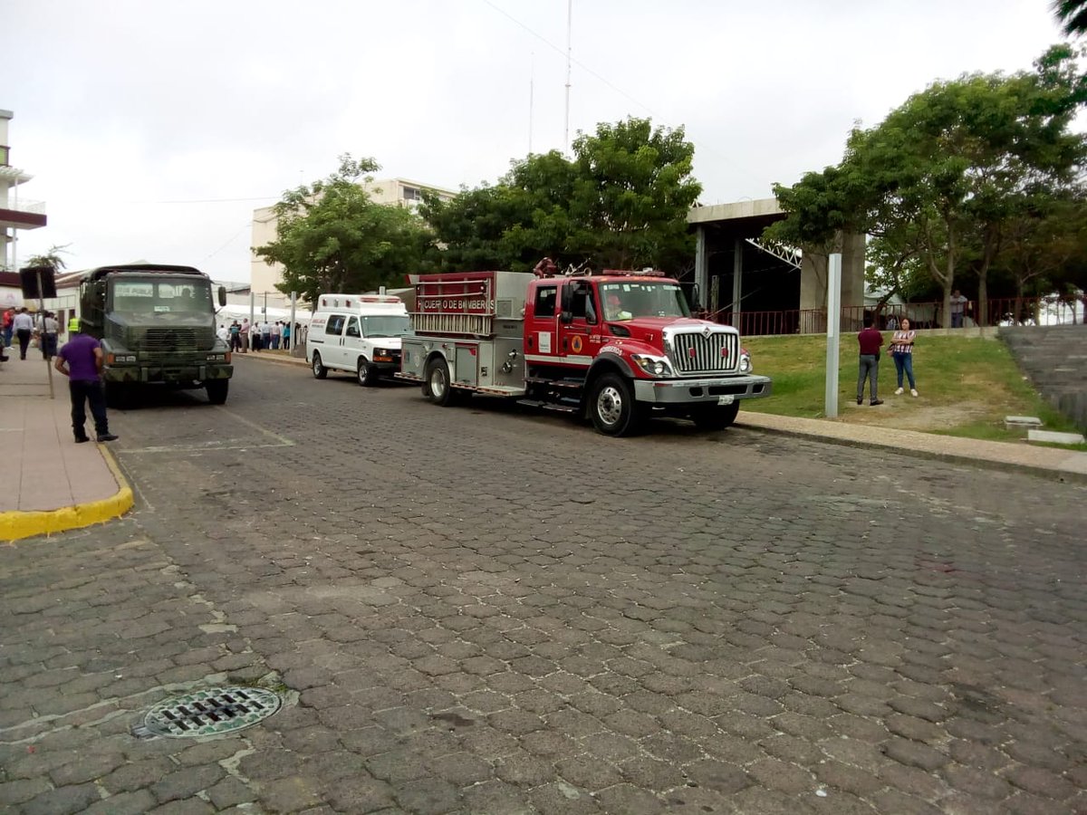 ProcivilTabasco's tweet image. Queda instalado dispositivo de seguridad para la ceremonia de transición del Poder Ejecutivo del Gobierno del Estado de Tabasco, en el interior y exterior del edificio del Congreso.