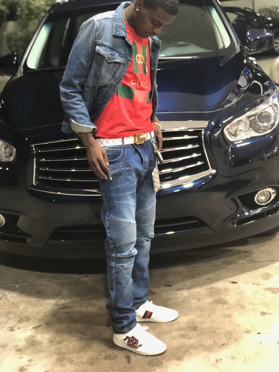 locksmithjay's tweet image. Everything on me dripping you 🤬 can’t ride the wave 🤭