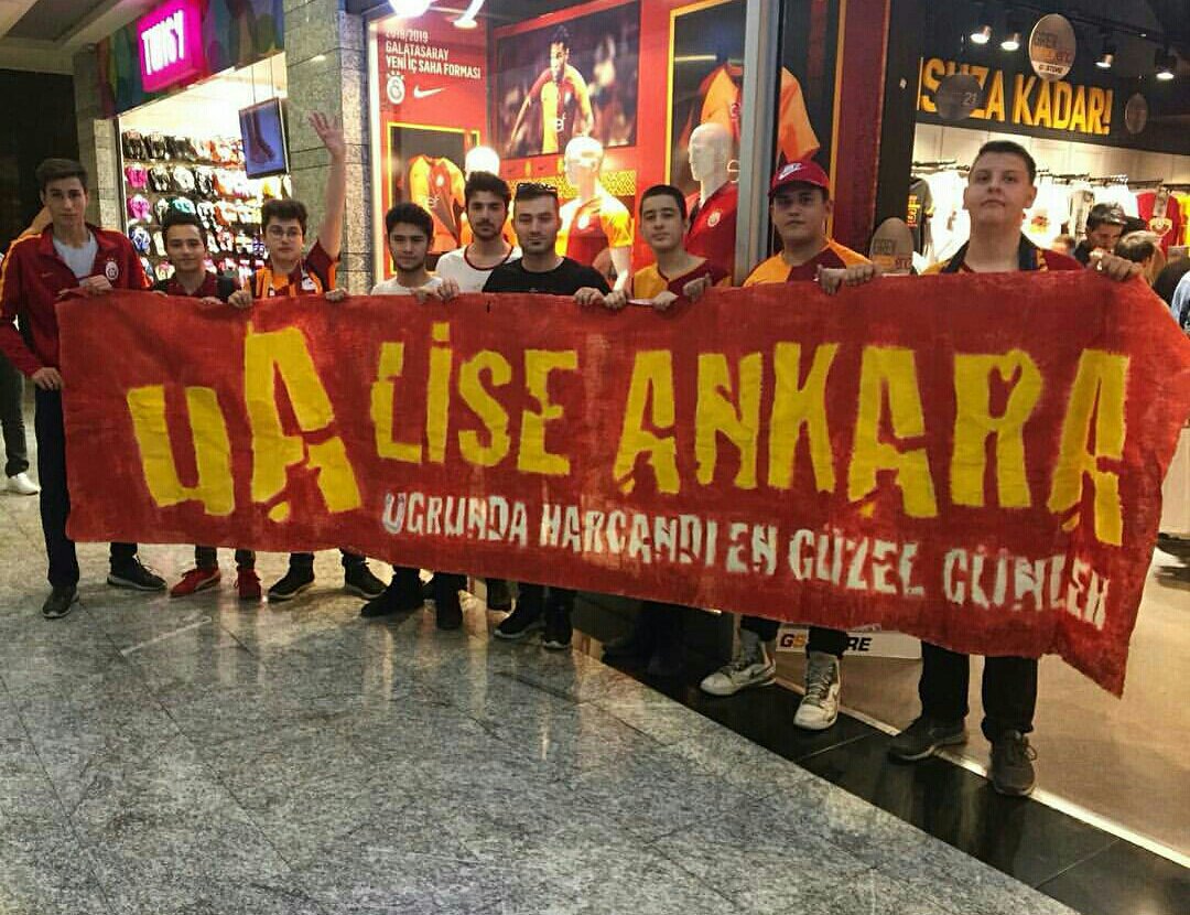 ultrAslanLISE's tweet photo. Kulübümüzün başlattığı #Yellowfriday ve #Greyweekend organizasyonlarına tüm temsilciliklerimiz ile Gs Store mağazalarımıza akın ettik. #uALise2018 https://t.co/GvAJTLBqPs