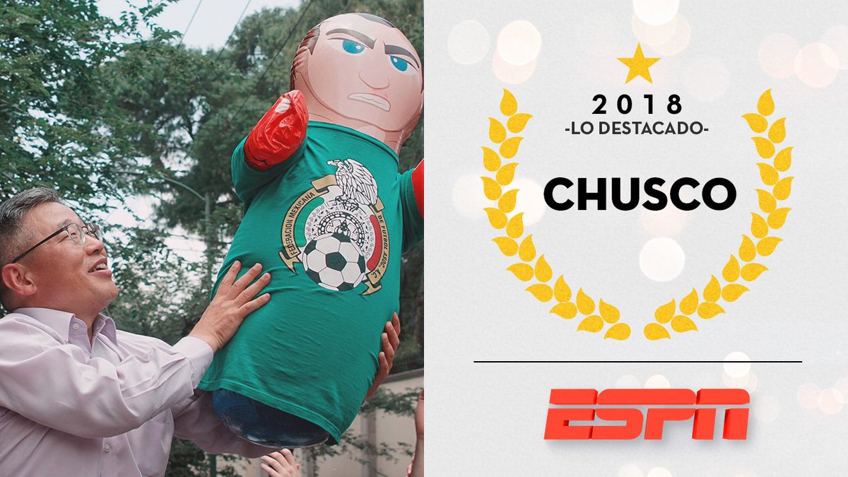 ESPNmx's tweet photo. 👉 Lo destacado del 2018 👈 

Lo chusco del año es... 🥁 

😂 ¡Gracias Corea!

👏 Aficionados mexicanos asistieron a la embajada de Corea para agradecer el triunfo asiático ante Alemania que le permitió al Tri avanzar a Octavos del Mundial

#ESPN2018 #LoDestacado2018 https://t.co/RFd5HRGpxR