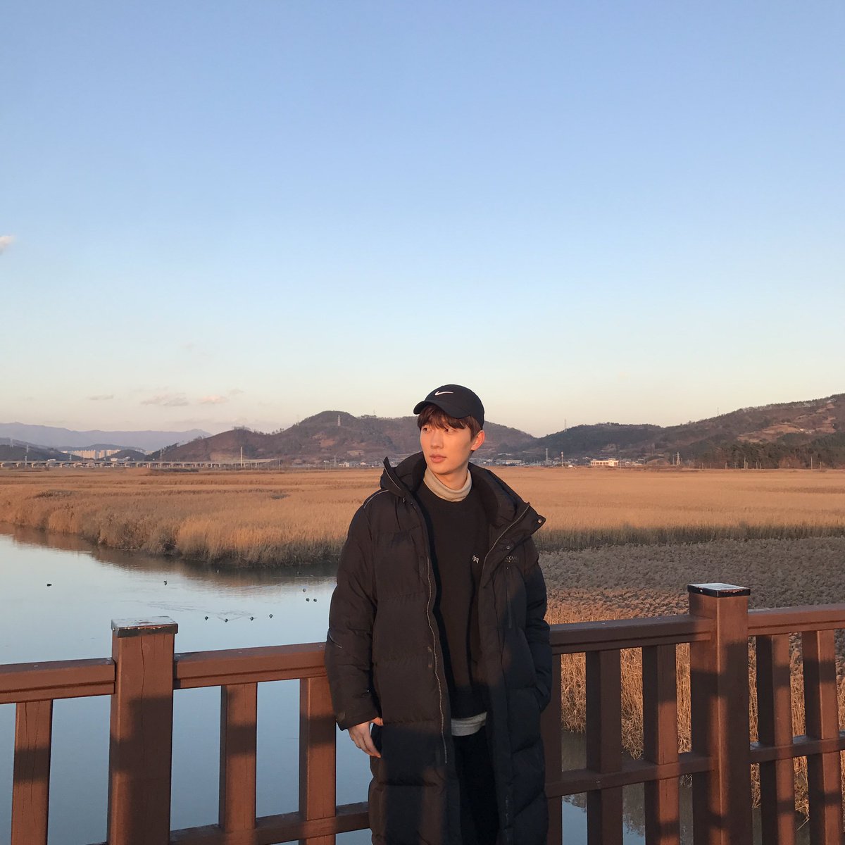 TMB_TheManBLK's tweet photo. 올해는 참 제게 많은 의미가 있던 해에요. 사랑해주신 분들, 앞으로 함께 갈 분들 너무 다 감사하고 사랑합니다☺️
그리고 특히 우리 팬분들!!! 제가 표현에 미숙해서 그렇지 항상 생각 많이하고 감사한 마음 뿐이에요...ㅠ 행복해요 우리!! 진짜 많이 사랑합니다 😊

#더맨블랙 #윤준원 #happynewyear https://t.co/W812eo5xxT
