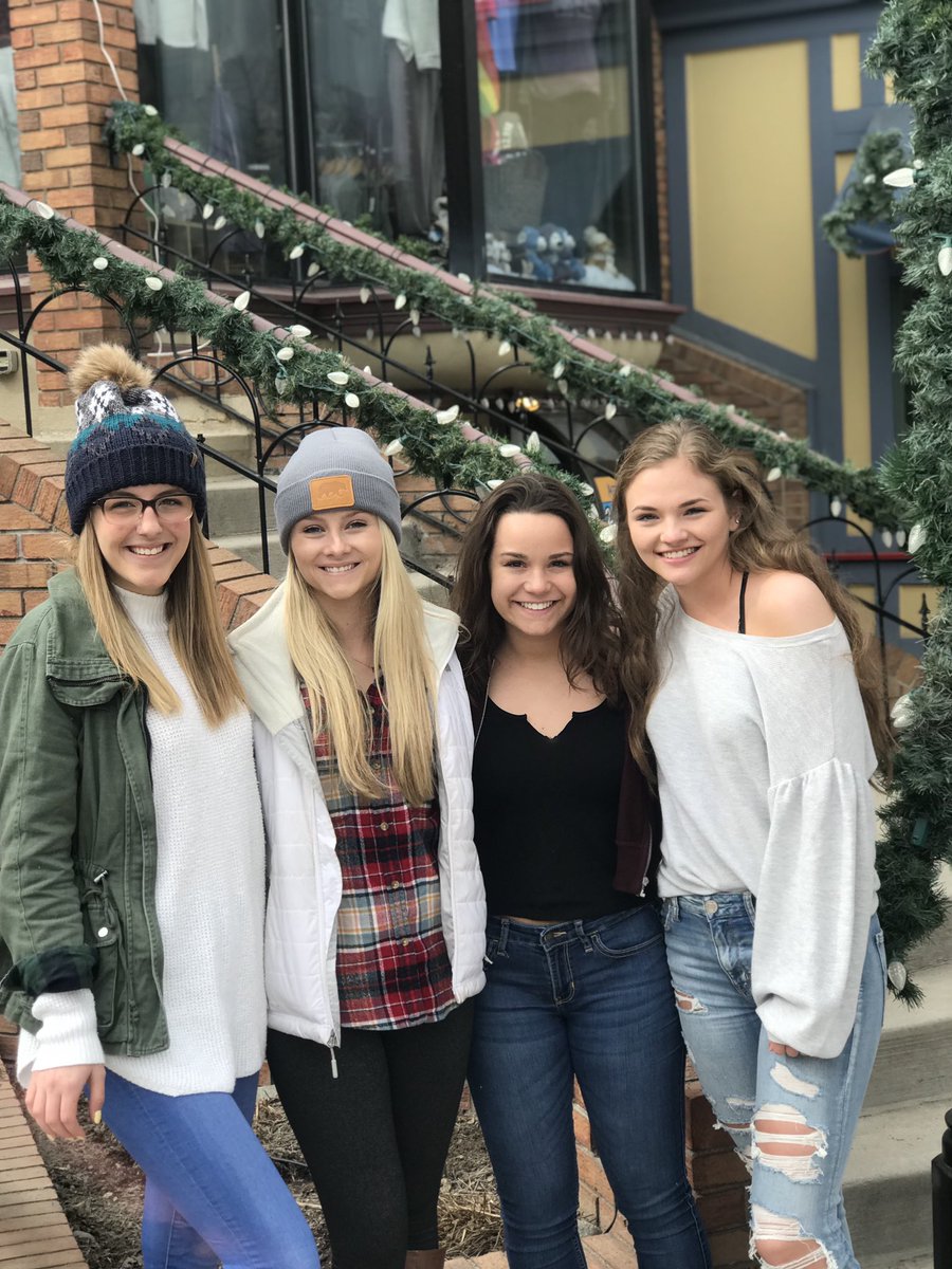 BaileyDinsdale's tweet photo. Happy Birthday to the sweetest girl I know!! Can’t wait to celebrate 🥳♥️ @elizabo_ https://t.co/MBHKi0T6eq