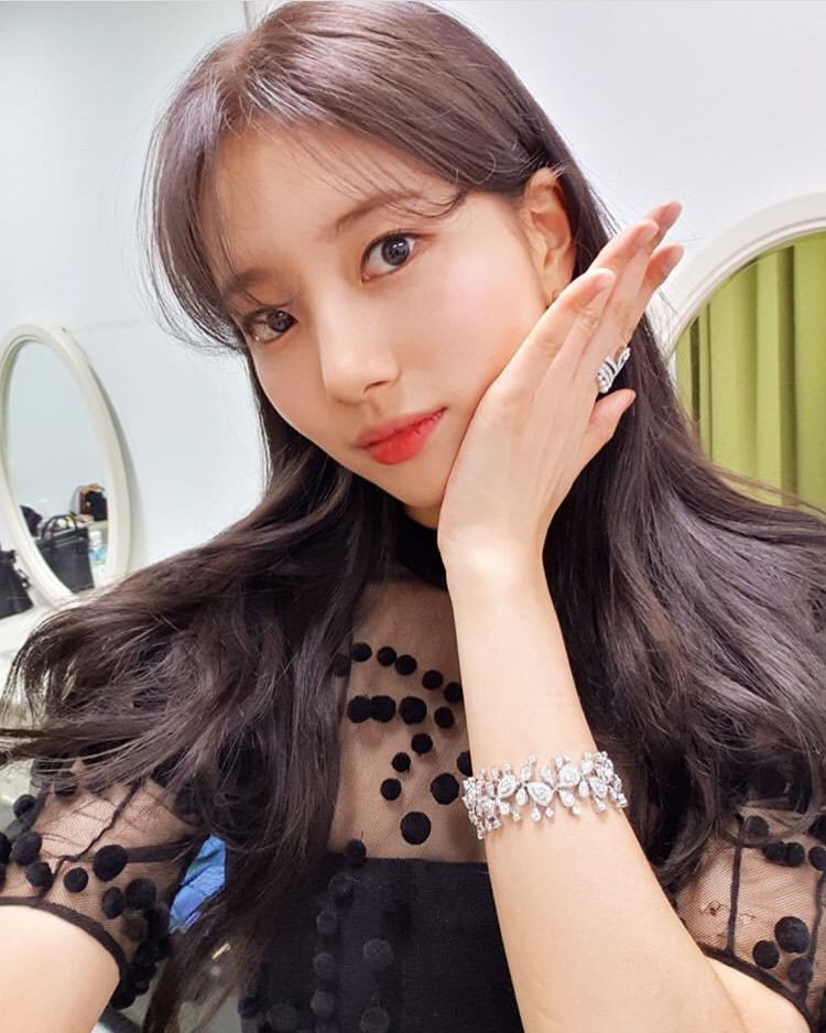dearmypear's tweet photo. 그새 더이뻐졌네ㅠㅠㅠ💗💗 #수지 https://t.co/bZtZyuZYFu