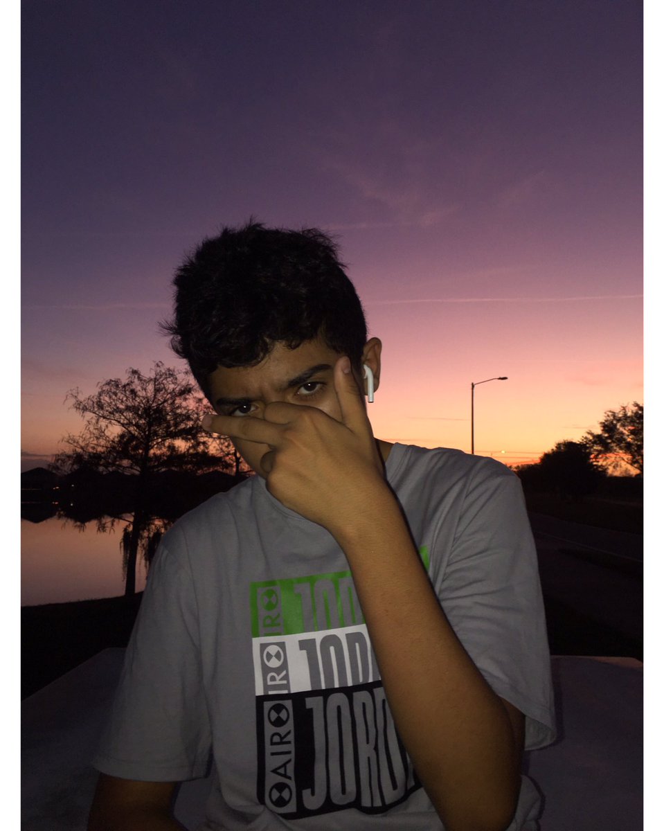 kxngxi's tweet photo. y’all fw the vibe :) #NewYearsEve2018 #HappyNewYear2019 #MondayMorning #BeGreater #dankmemes https://t.co/0Qcf9fUPih