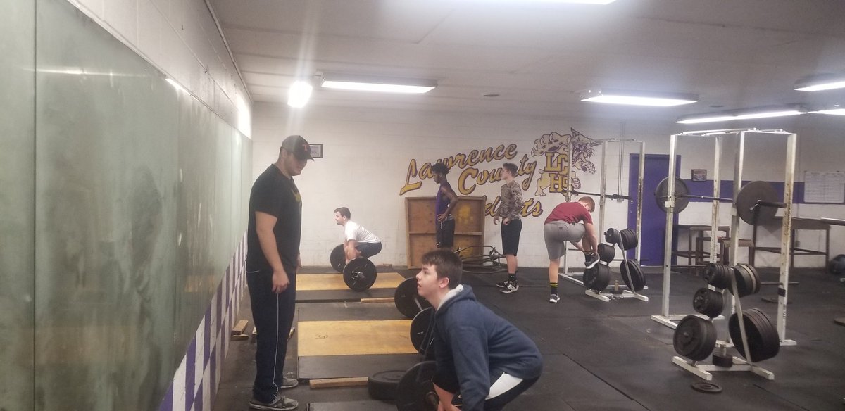 football_lchs's tweet photo. New Year's Eve workout session ... To be different u have to do things differently ... #LCFOOTBALL https://t.co/vL3ltZw7Lv