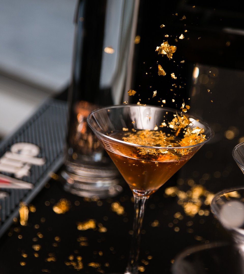 End 2018 on a golden note with elit's Golden Hour:
2oz elit Vodka
1oz Contratto Vermouth Bianco
.25oz Luxardo Maraschino liqueur
2 dashes Angostura bitters
2 dashes Orange bitters
Absinthe spray
Edible Gold Flake
Stir w/ ice, strain into absinthe-sprayed glass. Garnish w/ gold.