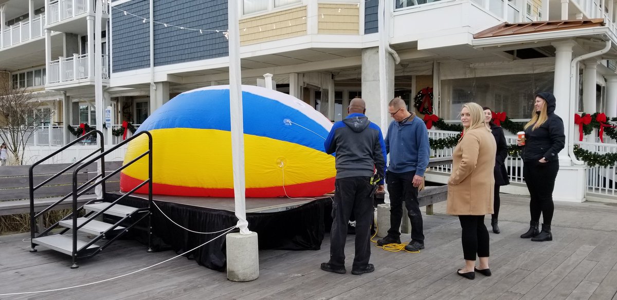 abbeysmithTV's tweet photo. RAIN OR SHINE: The beach ball is here and getting ready for tonight's festivities in Bethany Beach. I'll have more on this and what to expect tonight at 6! https://t.co/iZP2Brzwl4