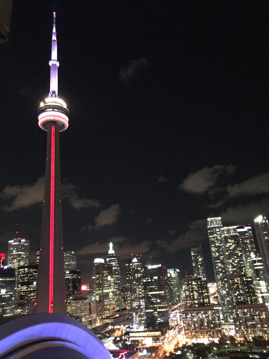 PLinToronto's tweet photo. Bieg Niepodległości na 1918 metrów, koncerty, uroczyste pochody, akademie, przyjęcie w Queen’s Park, podświetlenie wieży CN Tower w kolorach polskiej flagi – to między innymi poprzez te wydarzenia świętowaliśmy jedną z najradośniejszych rocznic w historii Polski #PL100 #Rok2018 https://t.co/UP2HPNhfs0