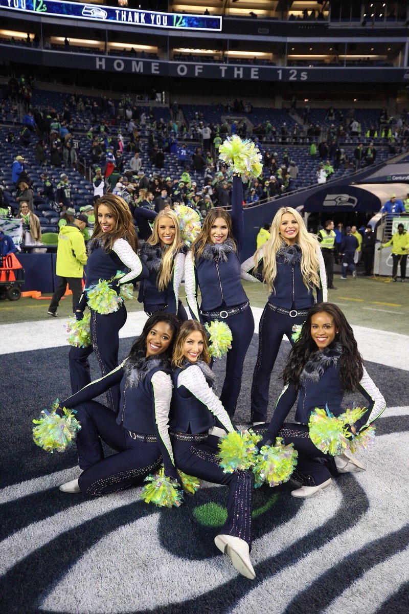 SeaGalBronwyn's tweet photo. Forever grateful for the opportunities, challenges, and memories of 2018✨I wouldn’t have changed a thing! #NewYearsEve #NYE #2018SeaGals https://t.co/xF0MtyfBmN