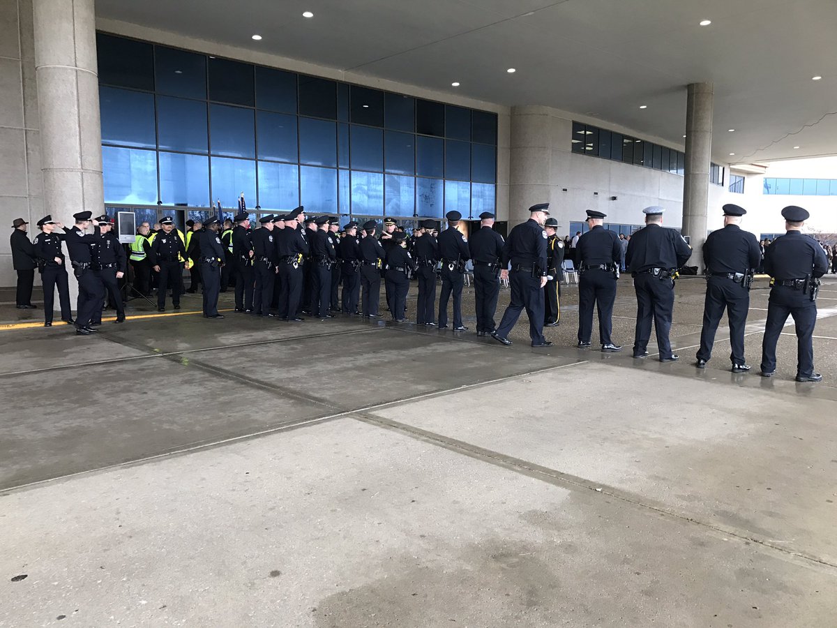 MairaWave's tweet photo. Officers from 2nd division lining up. #wave3news https://t.co/4k2IFBJIoh