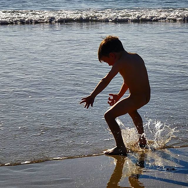 Playing electric guitar along the Alantic Ocean on December 31st! Be YOU in 2019!
❤️🥂🍾🎉