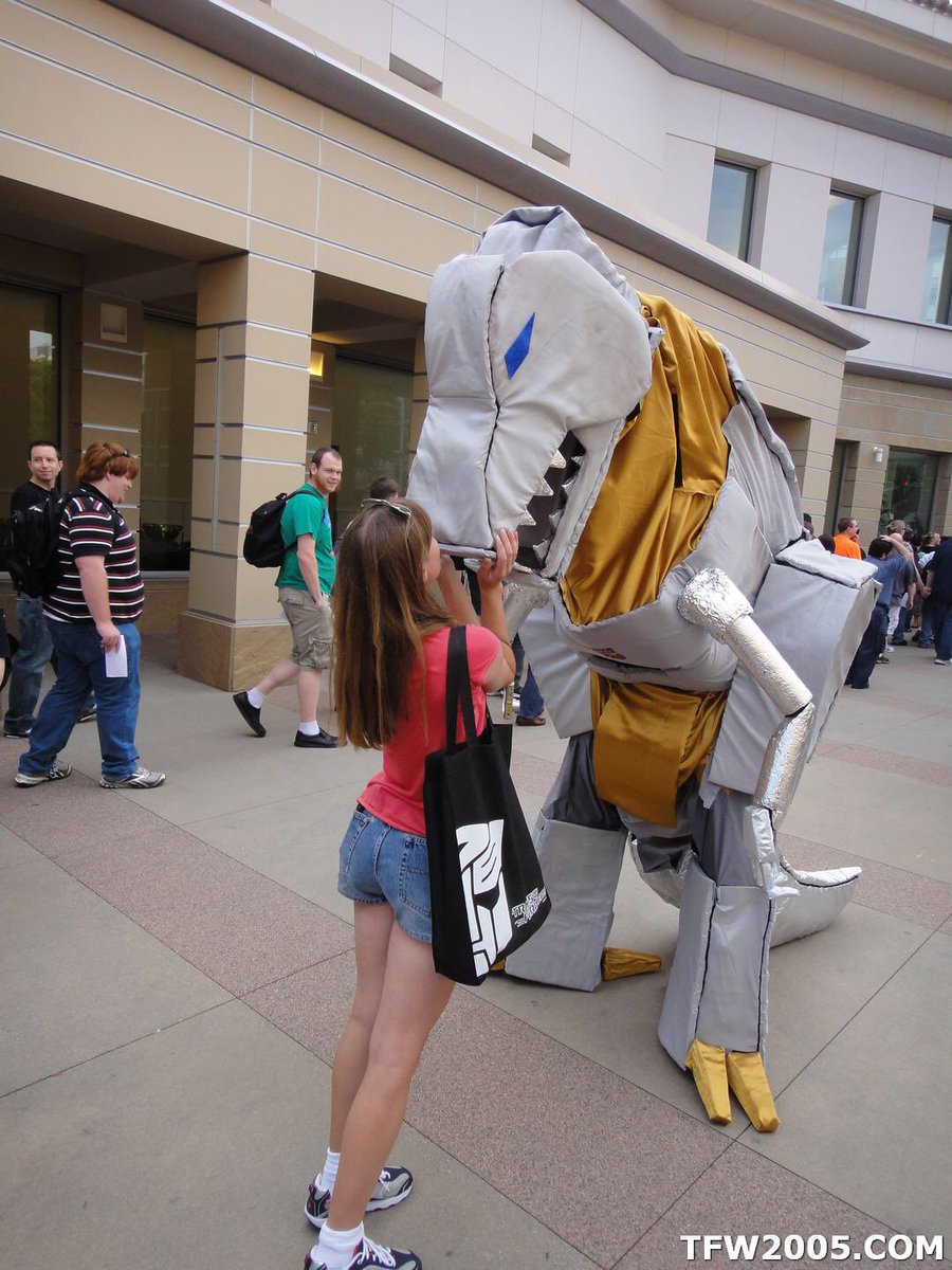 “Me Grimlock not kisser, me Grimlock kin-ok maybe one kiss is fine”