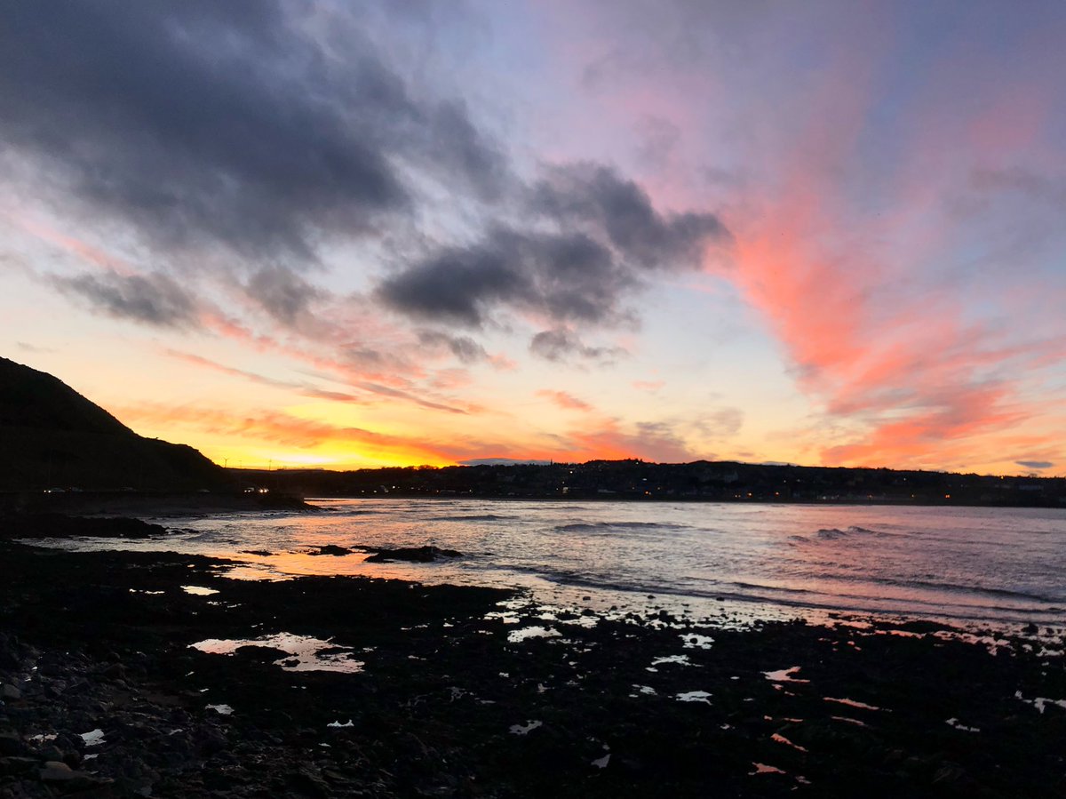 AMTomchak's tweet photo. Last sunset of 2018 spent in one of the most beautiful places in the world #sunset2018 #sunset #nye2018 #NewYearsEve2018 https://t.co/M3LNA0S5qg