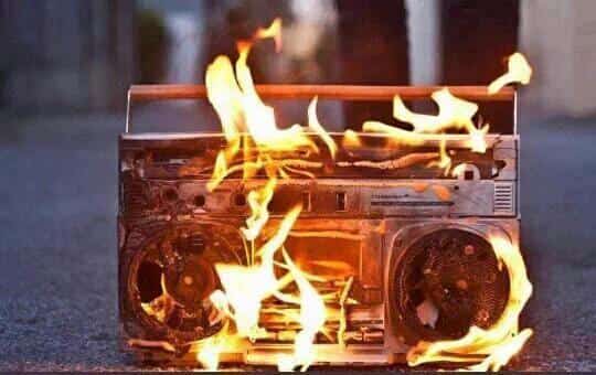 #JAHMROCKDOBA 
<a href="/CharraDeejay/">Deejay Charra</a> 
<a href="/GhettoRadio895/">Ghetto Radio</a>